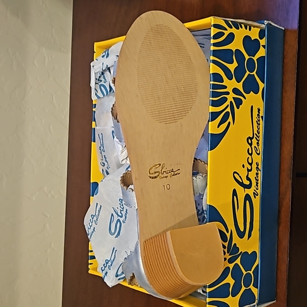 Sandals - Picture 2 of 6